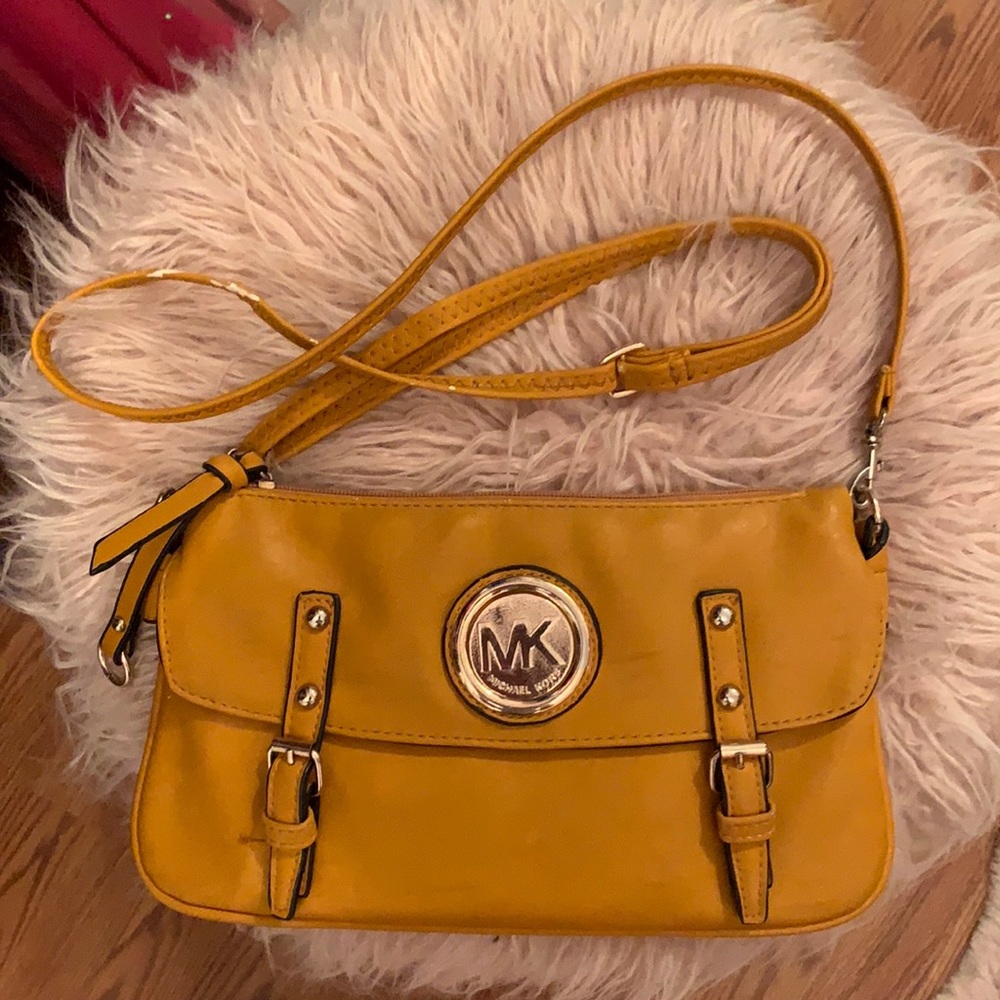 Micheal Kors crossbody purse